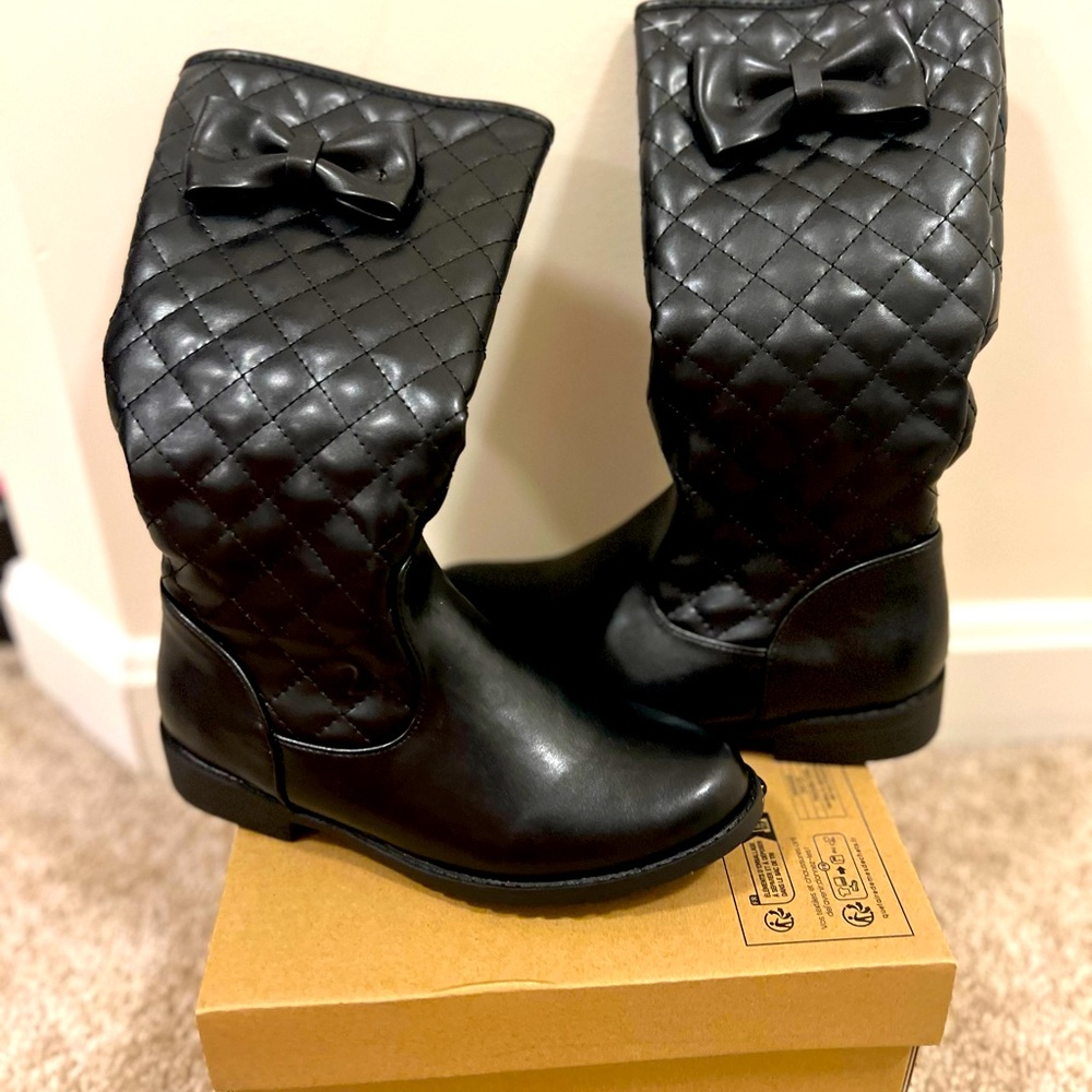 Bow tie Boots